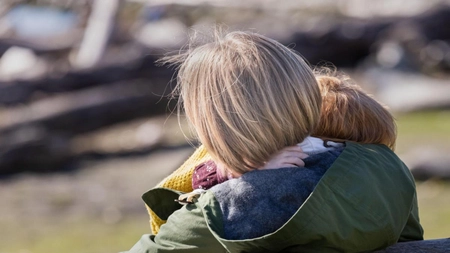 Reguli stricte pentru asistenții maternali! Nu mai au voie să facă asta