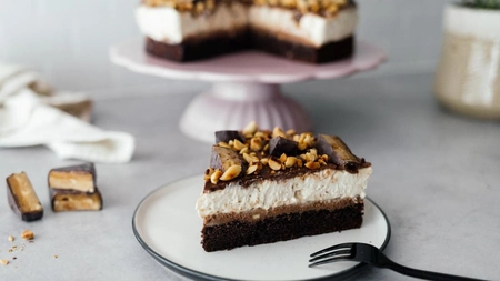 Rețetă prăjitură Snickers. Un desert deosebit de gustos