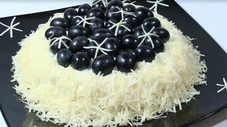 Salată “Perla neagră” pentru Revelion. Rețeta care aduce noroc în noul an