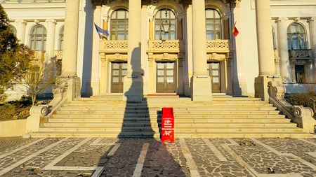 Moș Crăciun așteaptă scrisorile copiilor la Opera Iași