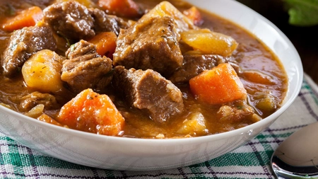 Cea mai delicioasă rețetă de tocană de vită cu cartofi. Un preparat delicios, dar simplu de făcut