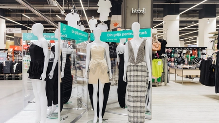 Descoperă „Resurrected Wardrobe” la Auchan din Iulius Mall! Ținute unice create de designeri români de renume, din piese vestimentare reciclate