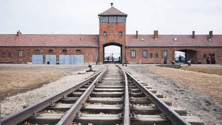 Se împlinesc 80 de ani de la eliberarea Auschwitz-Birkenau. Supraviețuitorii, în centrul unei ceremonii istorice