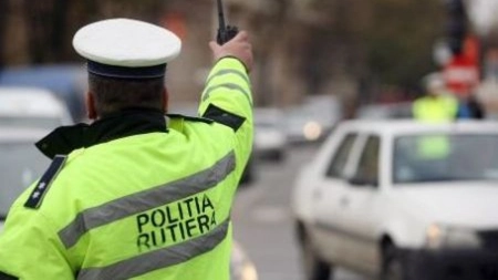 Bătrân de 85 de ani, depistat la volan cu permisul suspendat, în Iași
