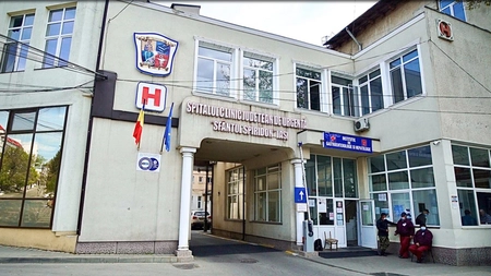 Spitalul „Sf. Spiridon” Iași investeşte aproape 9.000 de euro în servicii de curățenie pentru curtea unității medicale