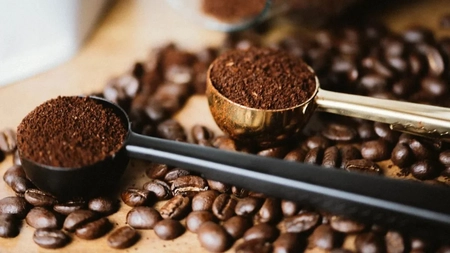 Trucul surprinzător cu cafea măcinată! Cum te ajută să scapi de insecte și alte neplăceri
