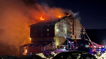Tragedie la un hotel din Turcia: Incendiu devastator soldat cu 10 morți și 32 de răniți