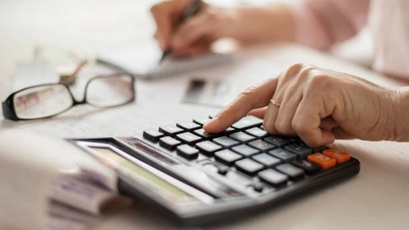 Al-13-lea salariu se ia în calcul la pensie? Iată tot ce trebuie să știi despre acest venit suplimentar!