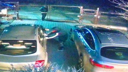 Panică printre localnicii de la vilele din Bucium! Un grup de indivizi dubioși au intrat în curțile ieșenilor și au răscolit după bunuri de valoare