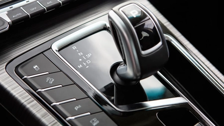 Schimbare majoră pentru șoferii care conduc mașini cu cutie automată! Regula neștiută de posesorii auto