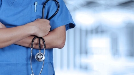 România este a doua țară din Uniunea Europeană în ceea ce privește numărul de medici tineri! Problema este că sunt concentrați în centrele universitare