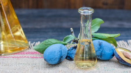 Pălincă de prune. Cum să obții gustul autentic din inima României