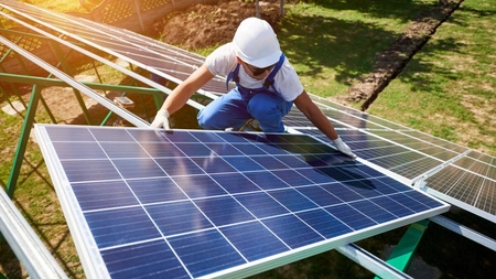 Se schimbă Programul Casa Verde 2025! Ce trebuie să știe românii care vor să își monteze panouri fotovoltaice