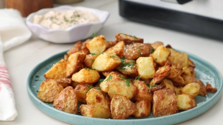 Rețete la airfryer. Cum să gătești rapid și sănătos cu ajutorul friteuzei cu aer cald