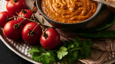 Rețete delicioase cu sos curry. Cum să te bucuri de aromele indiene la tine acasă