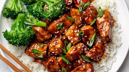 Rețeta clasică de sos teriyaki și cum să-l folosești în preparatele tale