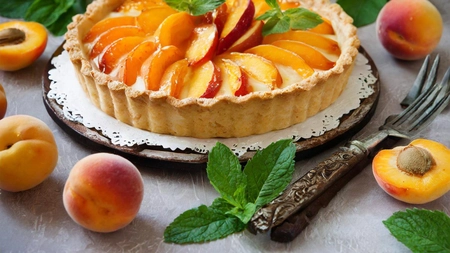 Tartă cu piersici. Cum să pregătești un desert răcoritor și aromat