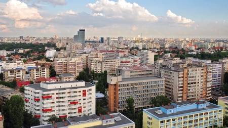 Taxă de 300 de lei, pe lângă impozitul obligatoriu. Legea se aplică pentru românii care stau la bloc