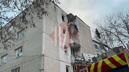 Tentativă de sinucidere la Iași: O femeie de 60 de ani amenință că se aruncă de la etajul 4 - UPDATE