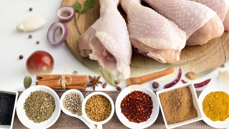 Condimente pentru carnea de pui pe care să le folosești în rețete. Amestecul ideal pentru o friptură delicioasă!