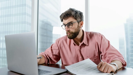 Ce rol joacă un cont bancar în eficientizarea cheltuielilor și economiilor personale și profesionale?