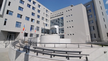 Un tânăr a fost prins cu canabis, după ce a încercat să fure dintr-un supermarket: „După o percheziție corporală, s-au găsit 3,5 grame de droguri de mare risc asupra sa”