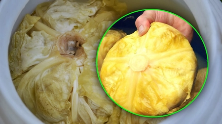 Ce boli tratează zeama de varză? Iată dacă este sau nu sănătoasă!
