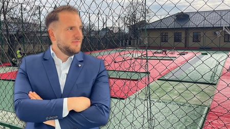 Continuă spectacolul! După ce i-a furat inima secretarei, directorul de vânzări de la Quick Smart City a reușit să dea un tun de zile mari. De data aceasta, o altă victimă i-a căzut în plasă – la Primăria Bălțați din Iași