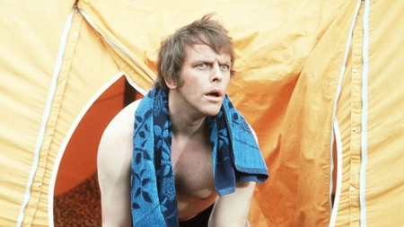 Julian Holloway, star al seriei „Carry On”, a murit. Agentul său tocmai a făcut anunțul