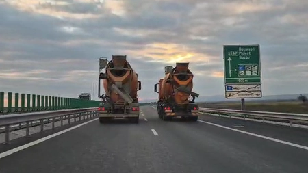 Un șofer de la UMB a făcut ”liniuțe” pe Autostrada A7 spre disperarea șoferilor! A rămas fără permis