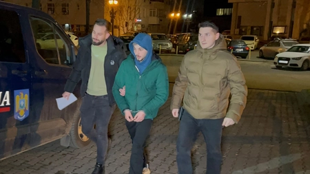 El este Alexandru, „spaima” automatelor de bilete de la CTP Iași. După ce a spart mai multe aparate, a furat un BMW X5 cu care a dat o tură. Iată ce a găsit în autoturismul de lux
