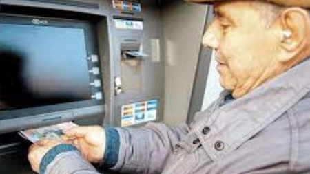 Se plătesc pensiile pe luna februarie: Ce bănci au virat deja banii pe card