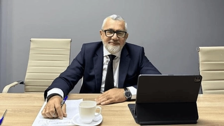 Sorin Constantinescu: ”Marcel Ciolacu este primul om din lume cu bilet de avion cumpărat la avion privat”
