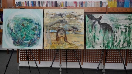 Expoziția de pictură a Ofeliei Huțul, o artistă ieșeancă, evocă aspirația pentru armonie și spiritualitate: „Sunt stări speciale surprinse pe pânză”