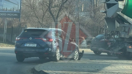 Accident rutier pe podul din Metalurgie. Un autoturism și o betonieră au fost implicate