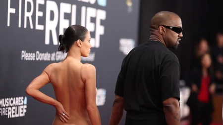 S-a aflat ce i-a spus Kanye West Biancăi Censori, înainte să defileze goală pe covorul roșu de la Grammy 2025! Un cititor pe buze a descifrat totul! - FOTO