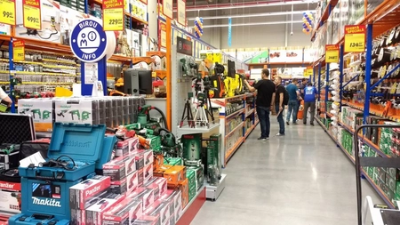 Se fac angajări la cea mai mare companie românească de bricolaj! Ce condiții trebuie să îndeplinească viitorul angajat