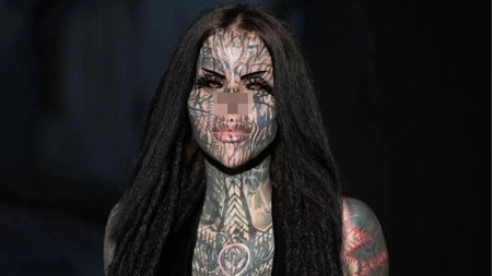 Complet tatuată, și-a tăiat nasul și și-a pus coarne! Te va șoca cum arăta aceasta înainte de transformare!