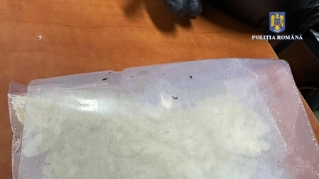 Doi minori, reținuți după ce au făcut trafic de droguri de mare risc