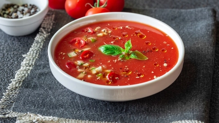 Rețeta originală de gazpacho. Iată cum să faci o supă de roșii delicioasă!
