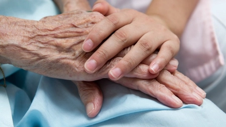 Îngrijirile paliative ar putea prelungi viața pacientului cu cancer! Iată cum se poate beneficia gratuit de ele