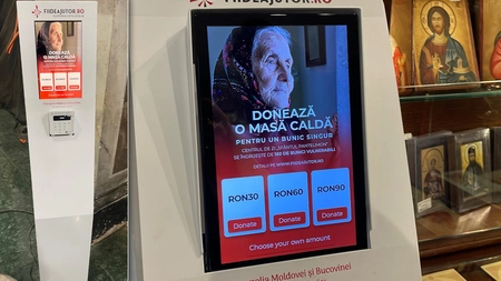 Mitropolia Moldovei și Bucovinei are un sistem de donații digitale, unic în România! Din banii strânși, mii de persoane sărmane au primit o masă caldă
