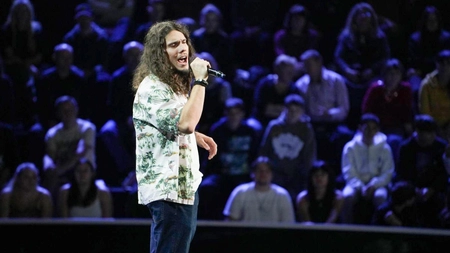 Ieșeanul Eric Ogăraru a făcut senzație pe scena de la X Factor! Este fiul unui mare fotbalist român, însă muzica a fost marea sa chemare: „Am avut multe emoții”