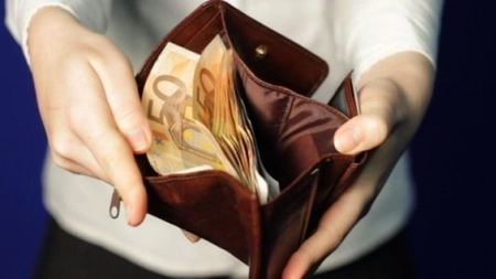 Românii care plătesc cu bani cash, controlați de ANAF! Toate tranzacțiile sunt verificate