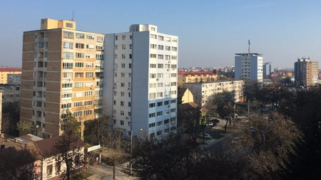 Românii care stau la bloc ar putea plăti facturi mai mici! Cum vor putea locatarii să producă și să consume propria energie