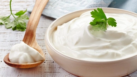 Cum să faci smântână fermentată acasă. Pregătește cel mai delicios sos alb pentru paste