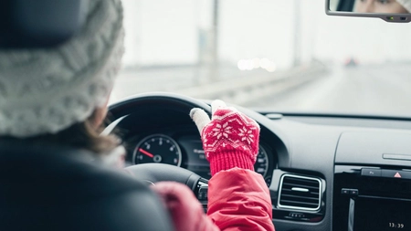 Țara care interzice șoferilor să conducă îmbrăcați în haine groase! Amenzile pot ajunge până la 200 de euro
