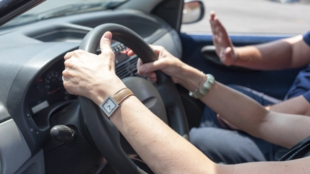 Se schimbă regulile pentru tinerii între 17 și 24 de ani, care vor să obțină permisul de conducere! Ce înseamnă starea de probă și permisul de conducere gradat