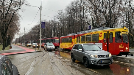 Dezastru la CTP Iași, din cauza gerului! Tramvaiele au înghețat pe timpul nopții, iar dimineața nu au mai pornit. Vatman: „Până nu se încălzește, așa va fi”