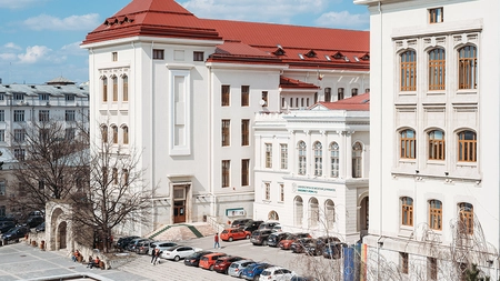 Pregătiri în forță pentru Admiterea 2025 la UMF Iași! Au apărut culegerile-model cu teste pentru candidați